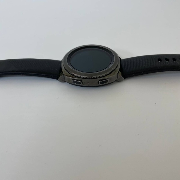 Смарт часы Samsung Gear Sport