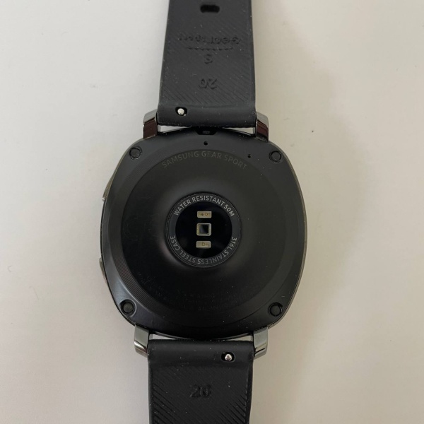 Смарт часы Samsung Gear Sport