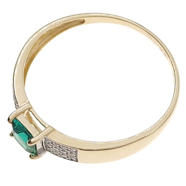 Кольцо из золота 585 пробы с бриллиантами и изумрудом с.