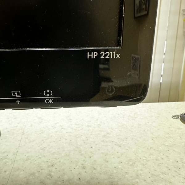 Монитор HP 2211x 21,5" 75 гц