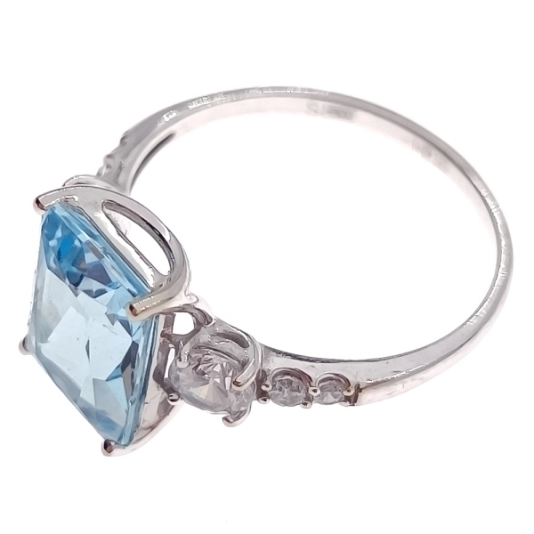 Кольцо из золота 585 пробы с топазом и фианитом