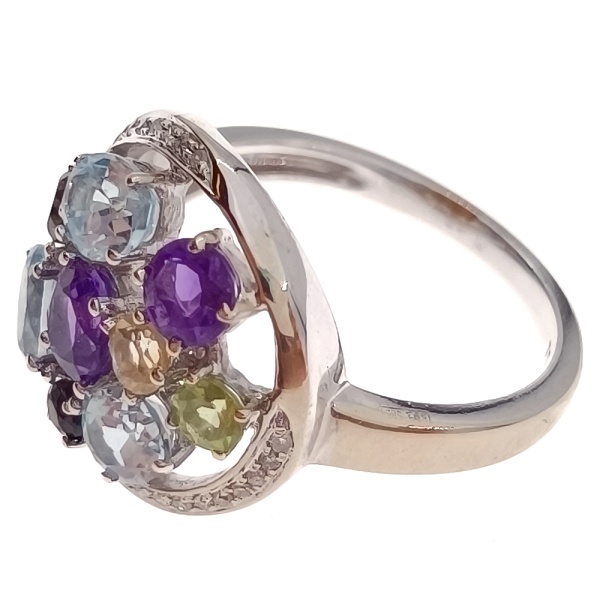 Кольцо из золота 585 пробы с бриллиантами и самоцветами