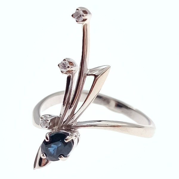 Кольцо из золота 585 пробы с бриллиантами и сапфиром