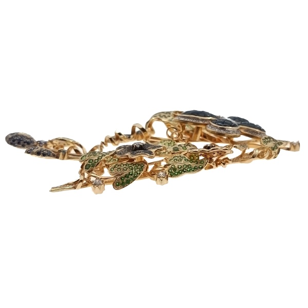 Брошь из золота 750 пробы с бриллиантами, корундом