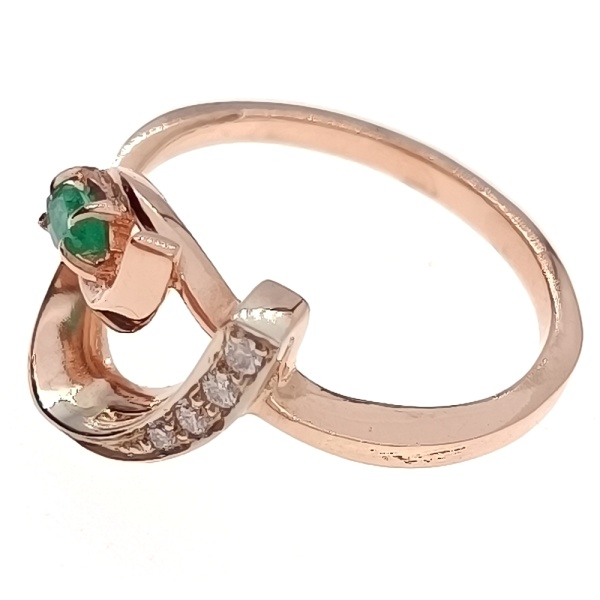 Кольцо из золота 585 пробы с бриллиантами, изумрудом