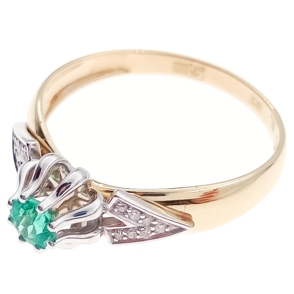 Кольцо из золота 585 пробы с изумрудом и бриллиантами